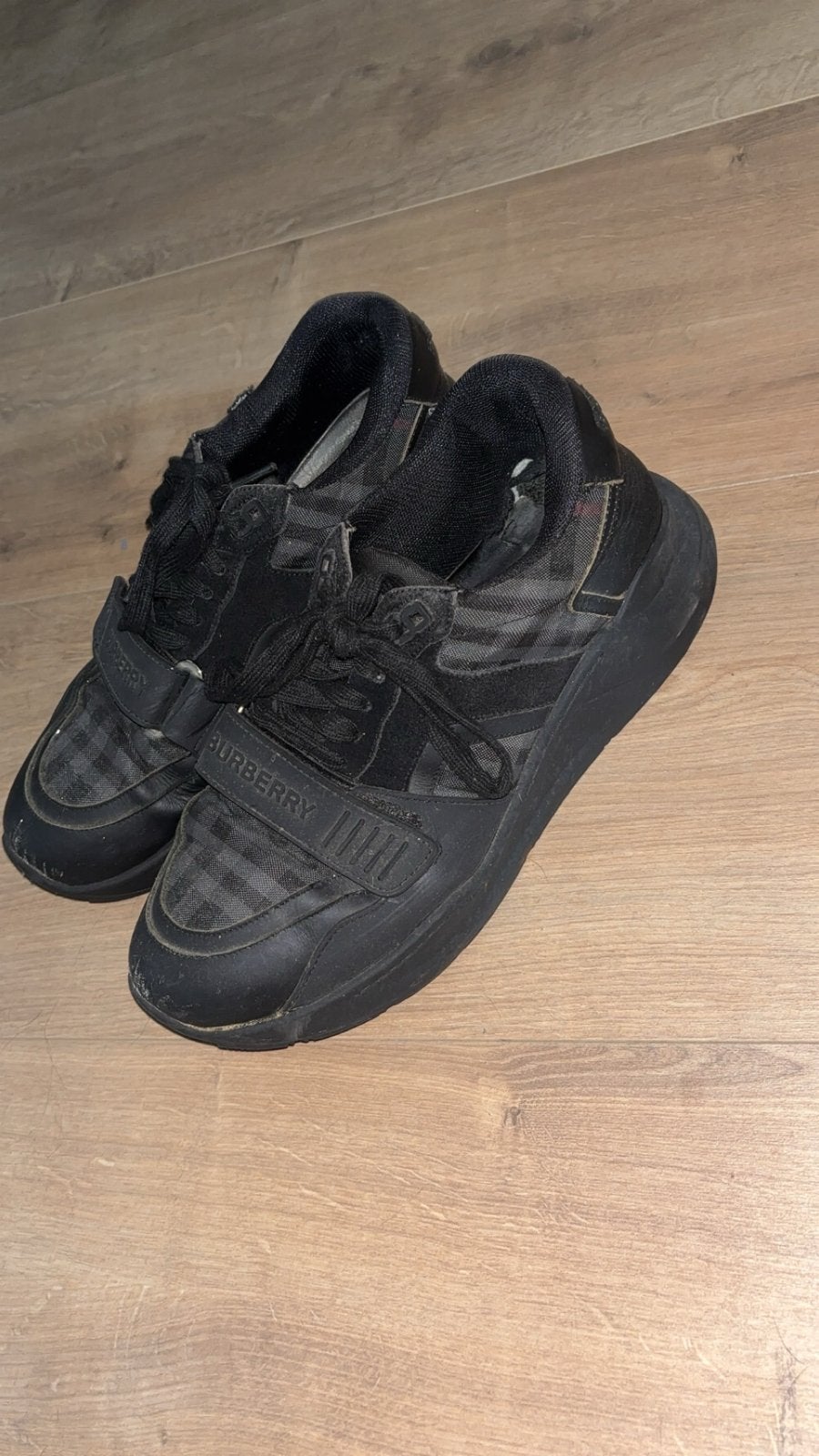 Burberry schoenen - Zwart, Kleding | Dames, Schoenen, Ophalen of Verzenden, Gedragen, Zwart, Sneakers of Gympen