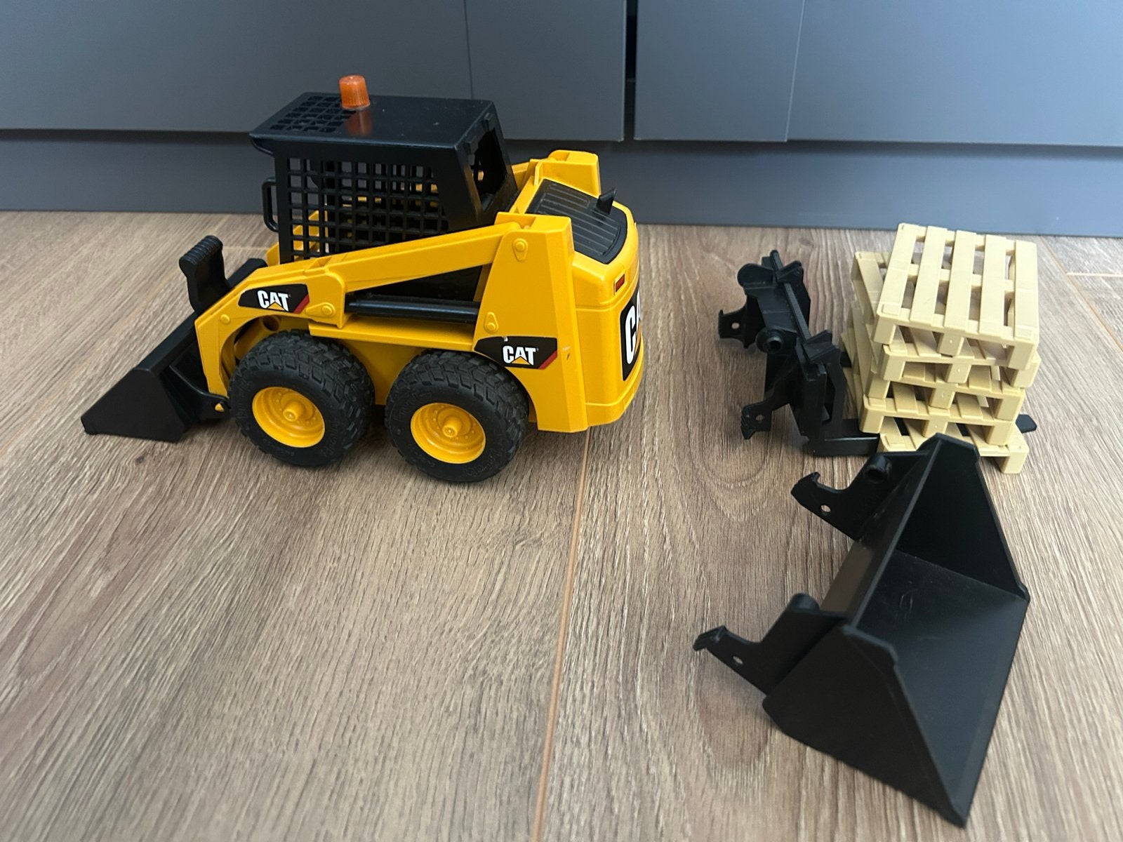 Bruder Bobcat met accessoires en bouwplaatsmateriaal, Ophalen of Verzenden, Zo goed als nieuw