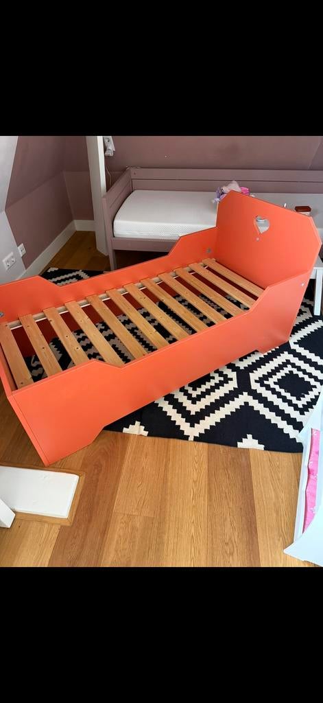 Roze kleurig kinderbed met lattenbodem en optioneel matras, Ophalen, Gebruikt, 70 tot 85 cm, 140 tot 160 cm