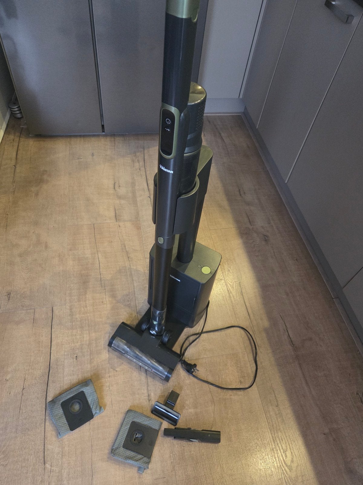 Tristar Steelstofzuiger met Oplaadstation, Ophalen, Gebruikt, Inclusief accessoires, Reservoir