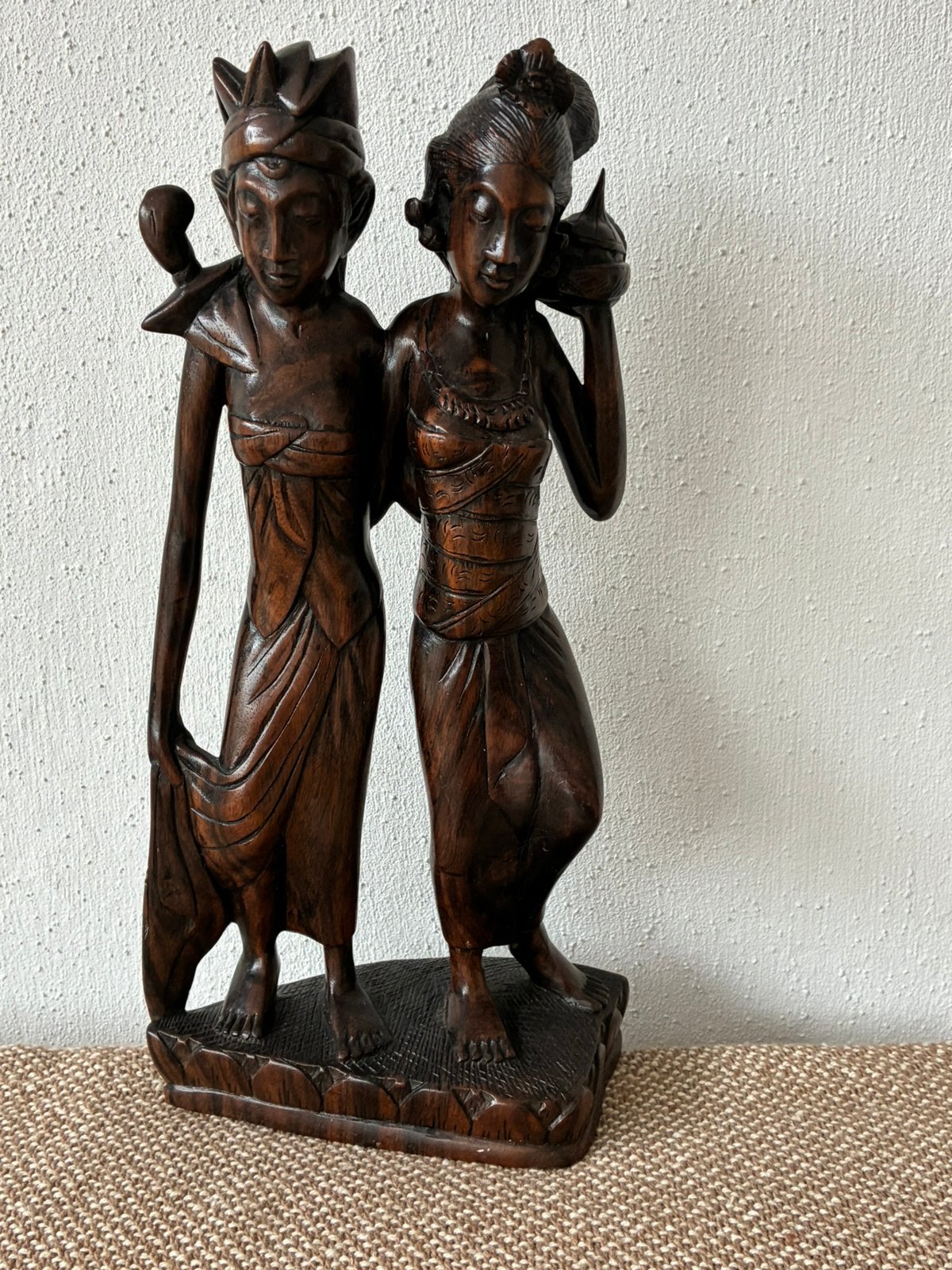 Balinees houtsnijwerk, Ophalen