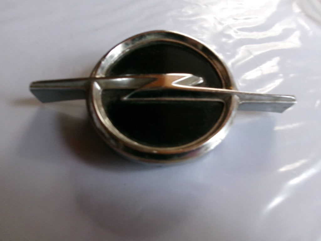 Opel Blitz grill embleem - onderdeelnummer 3459968, Ophalen, Nieuw, Opel, Motorkap