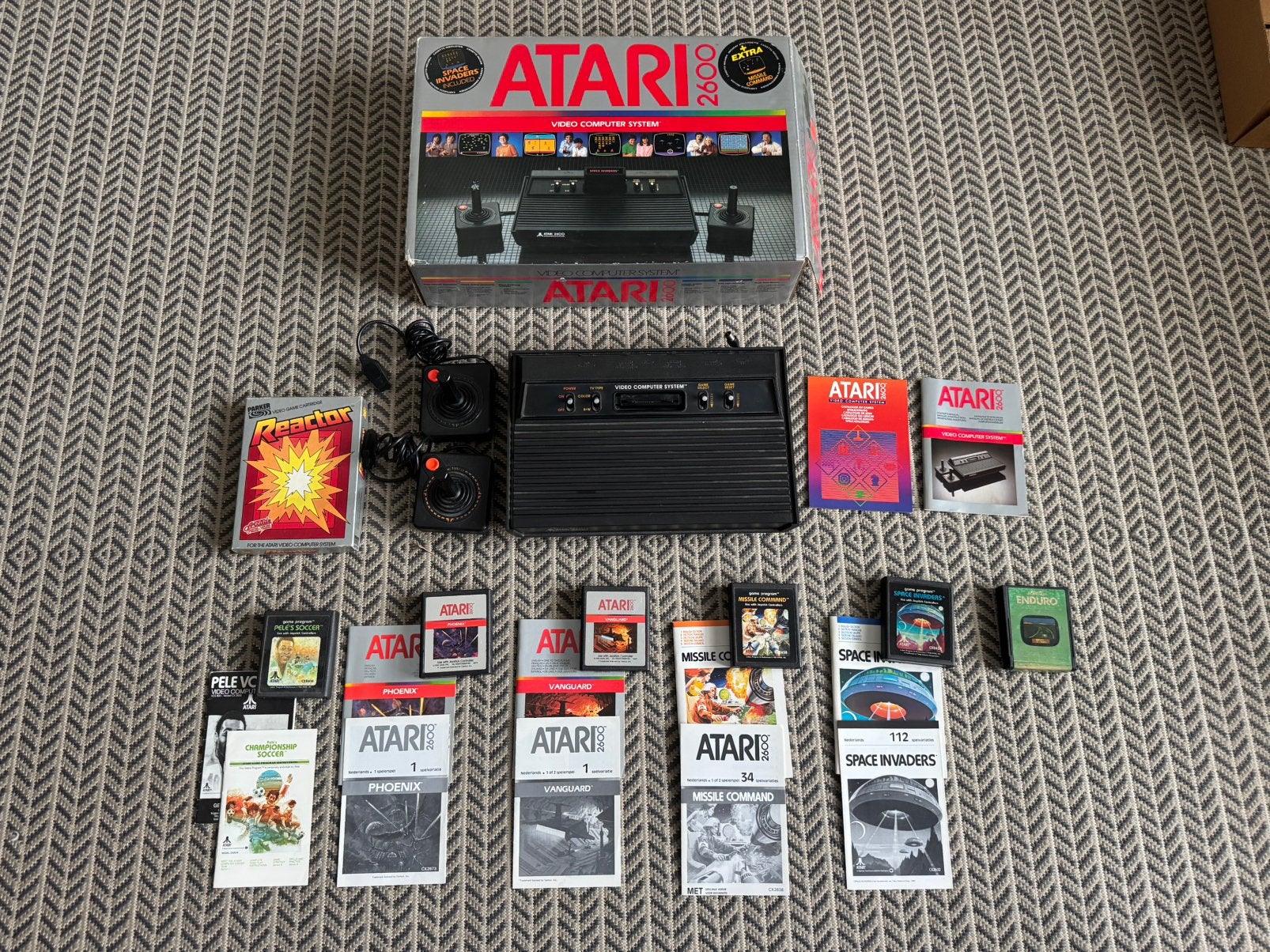 Atari 2600 set in doos met games en boekjes, Spelcomputers en Games, Met 2 controllers, Ophalen of Verzenden, Atari 2600, Gebruikt