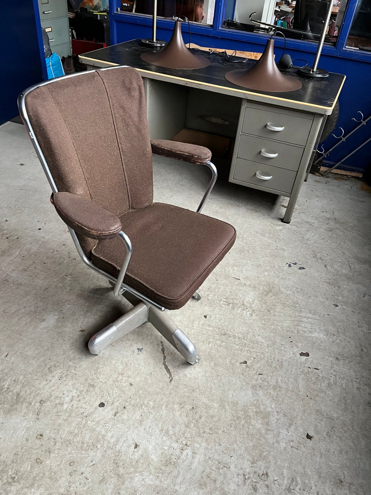 GISPEN BUREAUSTOEL  ARCHITECTEN  BUROLAMP  I.Z.G.ST., Ophalen