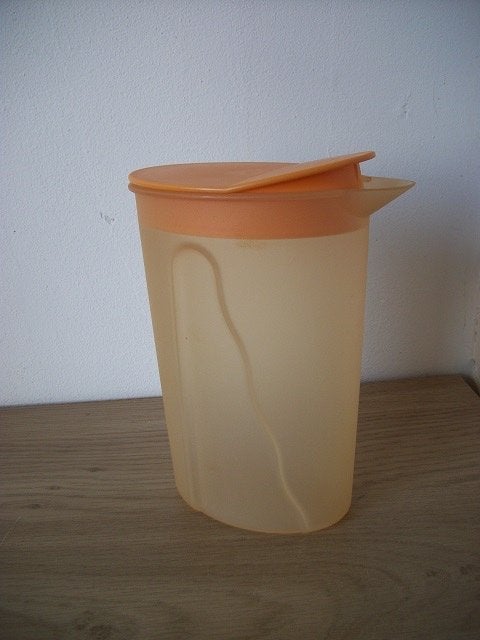 Tupperware Schenkkan ( 1 liter, oranje ), Ophalen of Verzenden, Gebruikt, Oranje, Beker of Kan