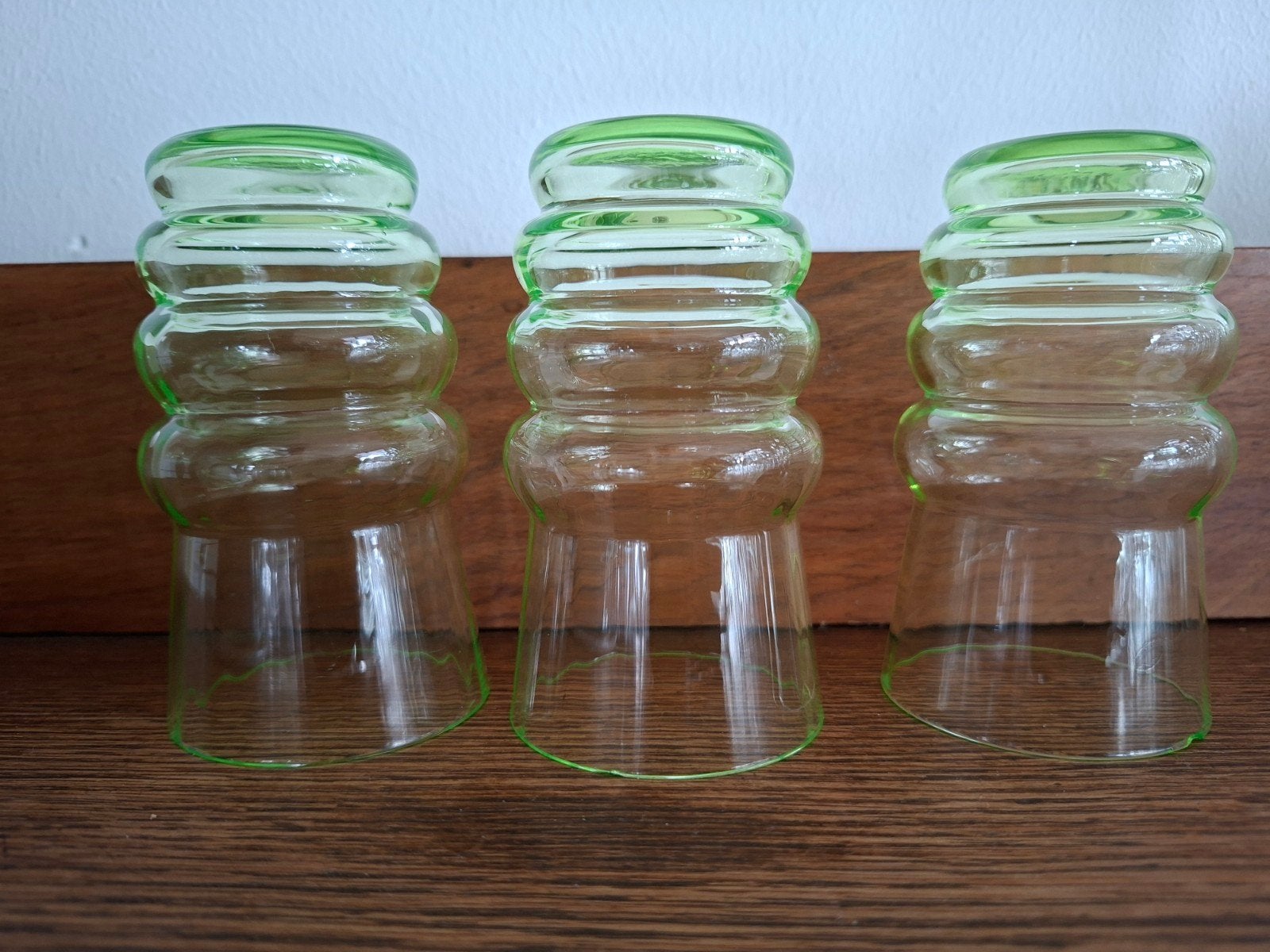 3 oude groen gekleurde glaasjes, Ophalen of Verzenden, Gebruikt, Borrel- of Shotglas