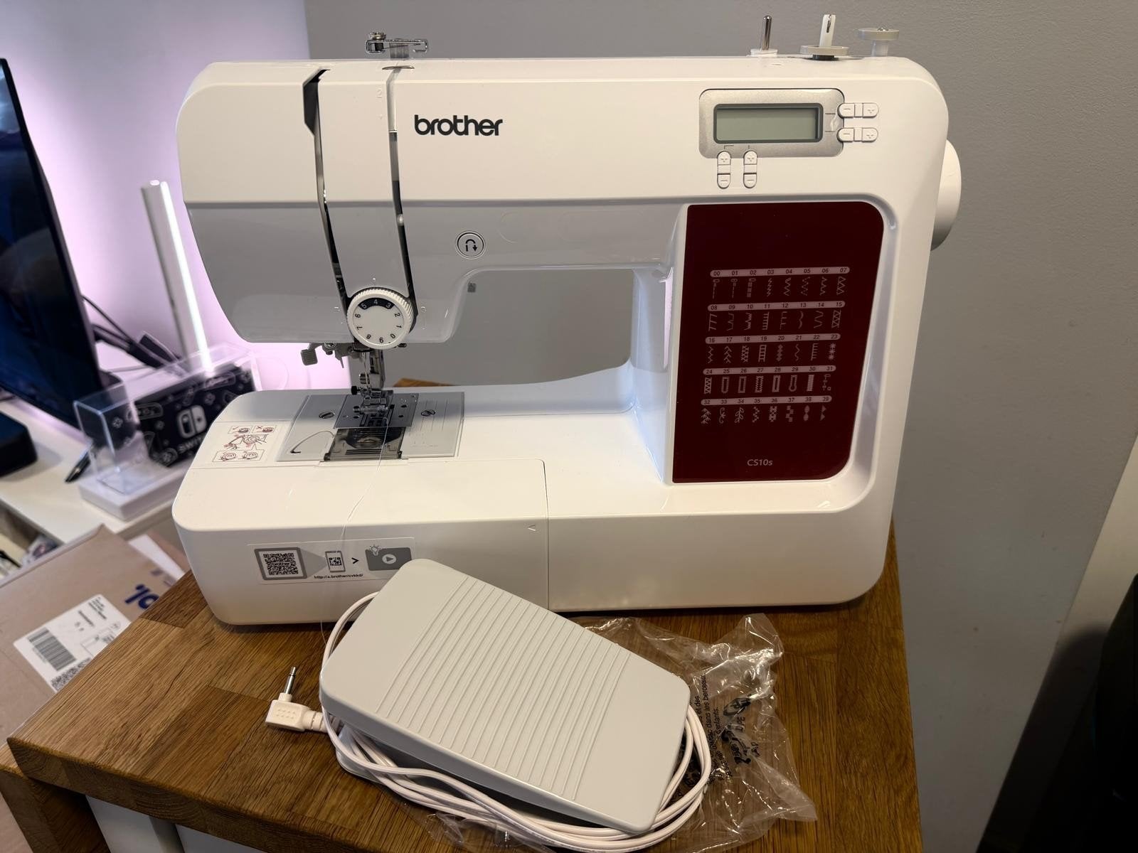 Brother CS10s Elektronische Naaimachine met tas, Hobby en Vrije tijd, Ophalen, Zo goed als nieuw, Naaimachine, Brother