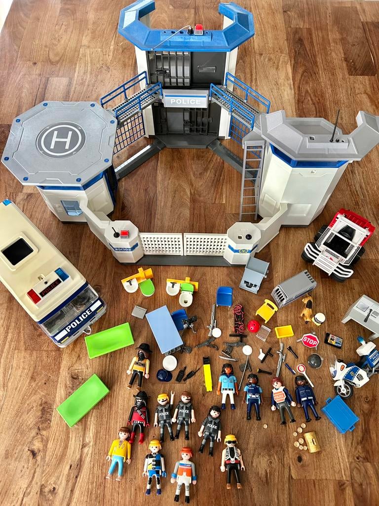 Playmobil  groot politiebureau, veel poppetjes, politieauto, Ophalen of Verzenden, Gebruikt