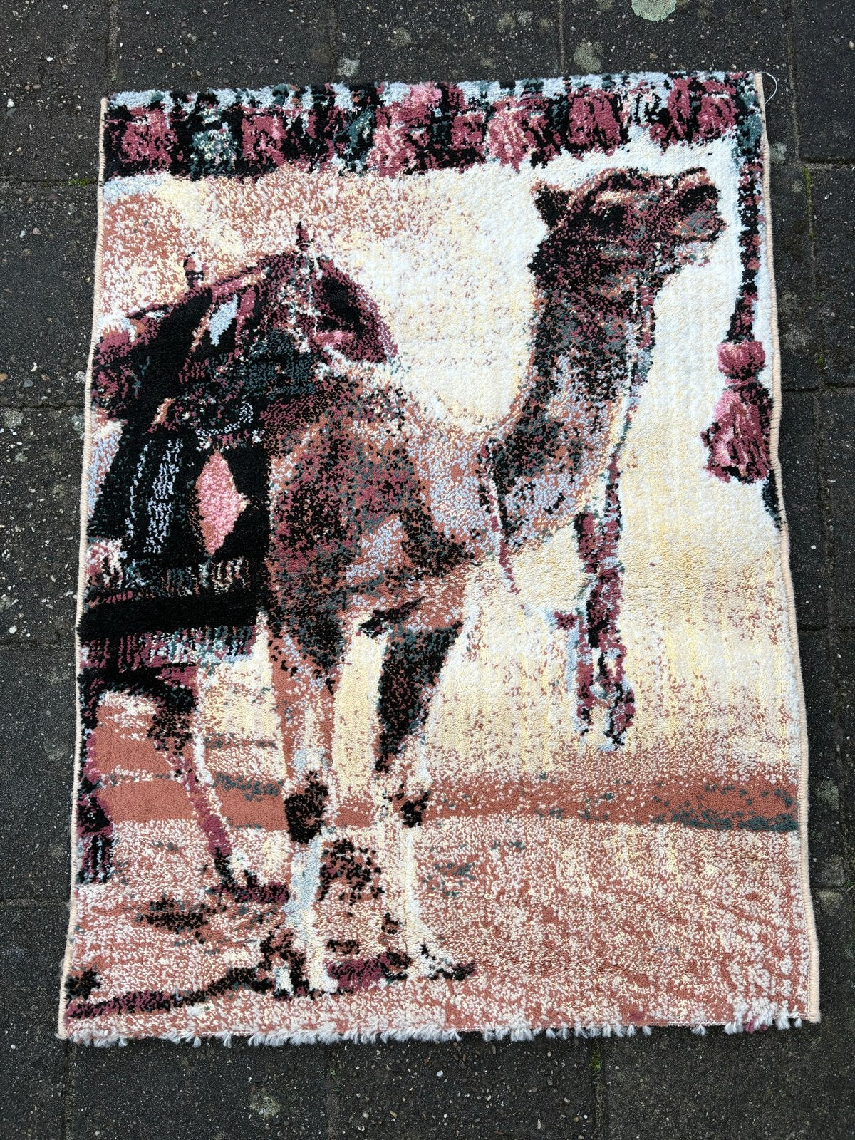 Vintage tapijt met kameel, Gebruikt, 100 tot 150 cm, Bruin, Ophalen of Verzenden