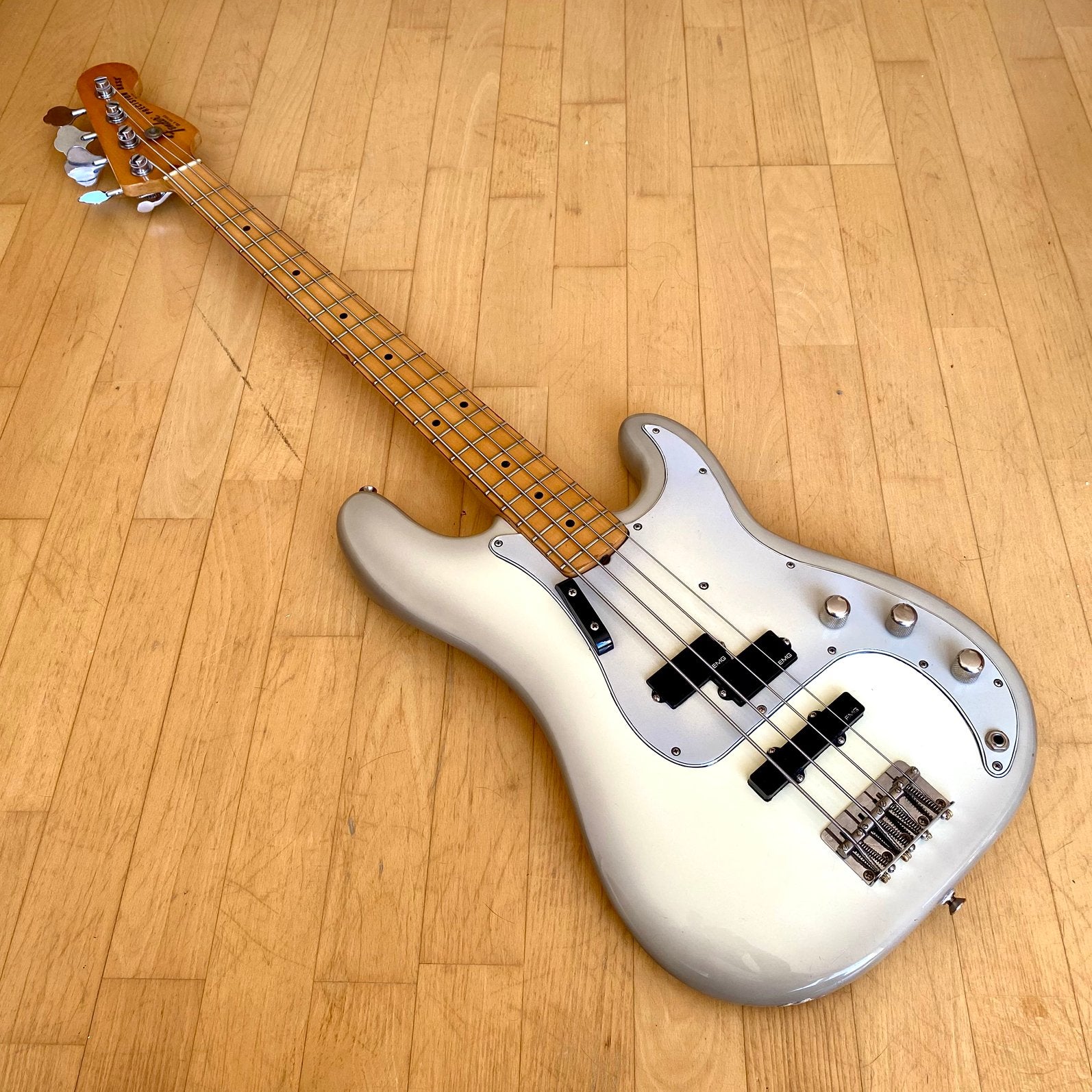 Fender Precision bass 1979 antigua - 4,4kg, Muziek en Instrumenten, Ophalen of Verzenden, Zo goed als nieuw