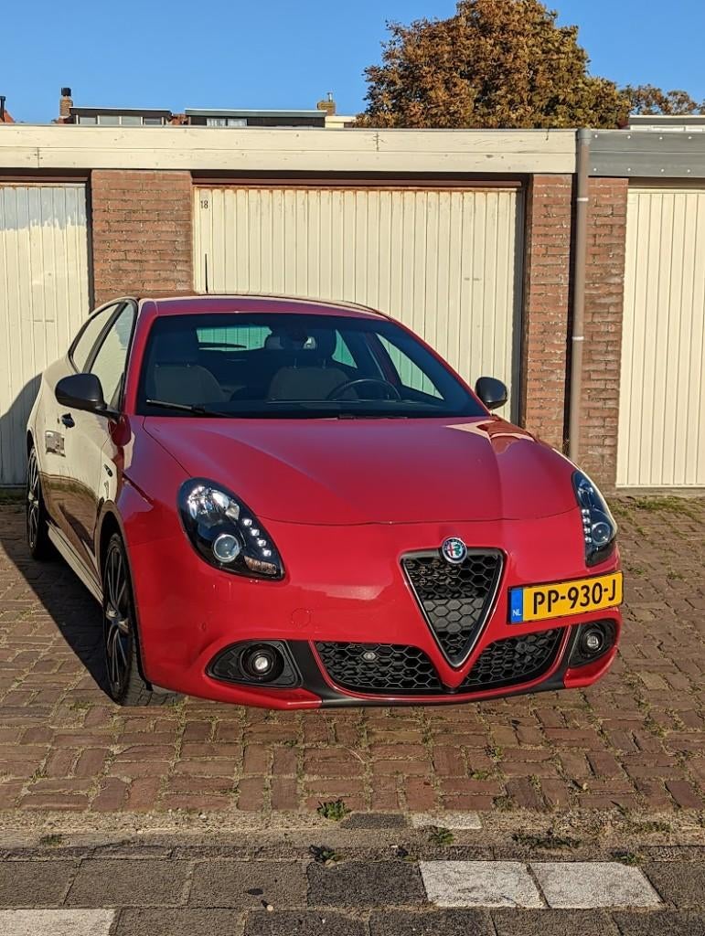 Alfa Romeo Giulietta 1.4 Turbo Multi AIR TCT 2017 Rood, Stof, 1280 kg, 4 cilinders, Navigatiesysteem