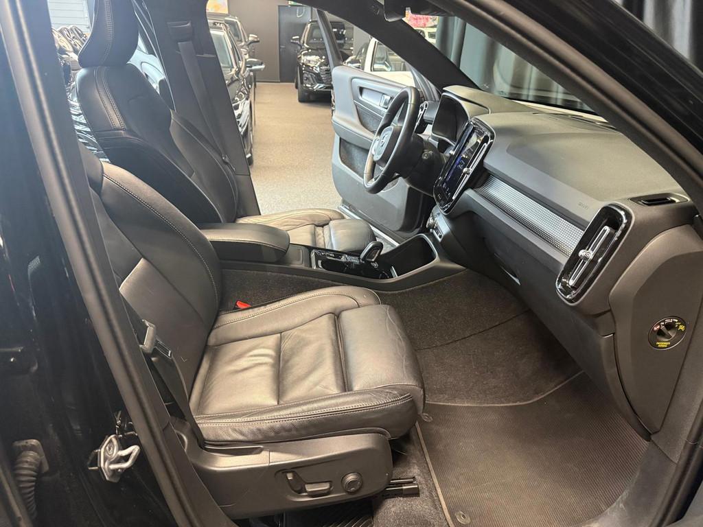Volvo XC40 2.0 B4 AWD R-Design |PANO|360 CAMERA|CARPLAY|LANE, 12 maanden, Gebruikt, 4 cilinders, Zwart