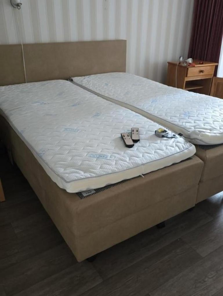 Seniorenbed 180 cm breed, deelbaar en verstelbaar, Huis en Inrichting, Slaapkamer | Bedden, Beige, Tweepersoons, Ophalen of Verzenden