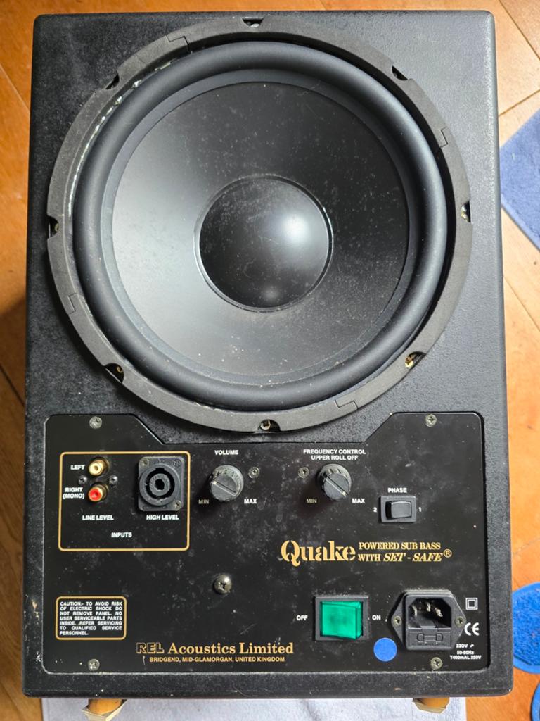 REL Acoustics Quake Subwoofer - defect!, Gebruikt, Subwoofer, 120 watt of meer, Ophalen