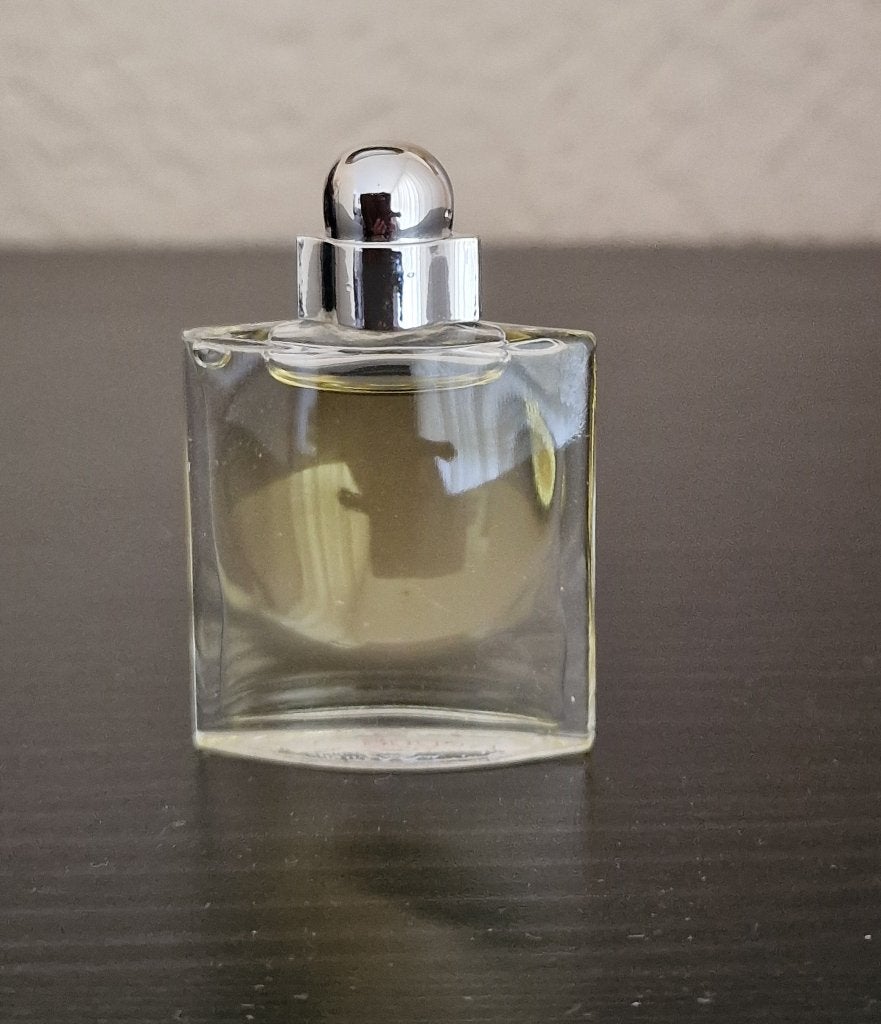 Miniatuur parfum azzaro, Ophalen of Verzenden, Zo goed als nieuw, Miniatuur, Gevuld