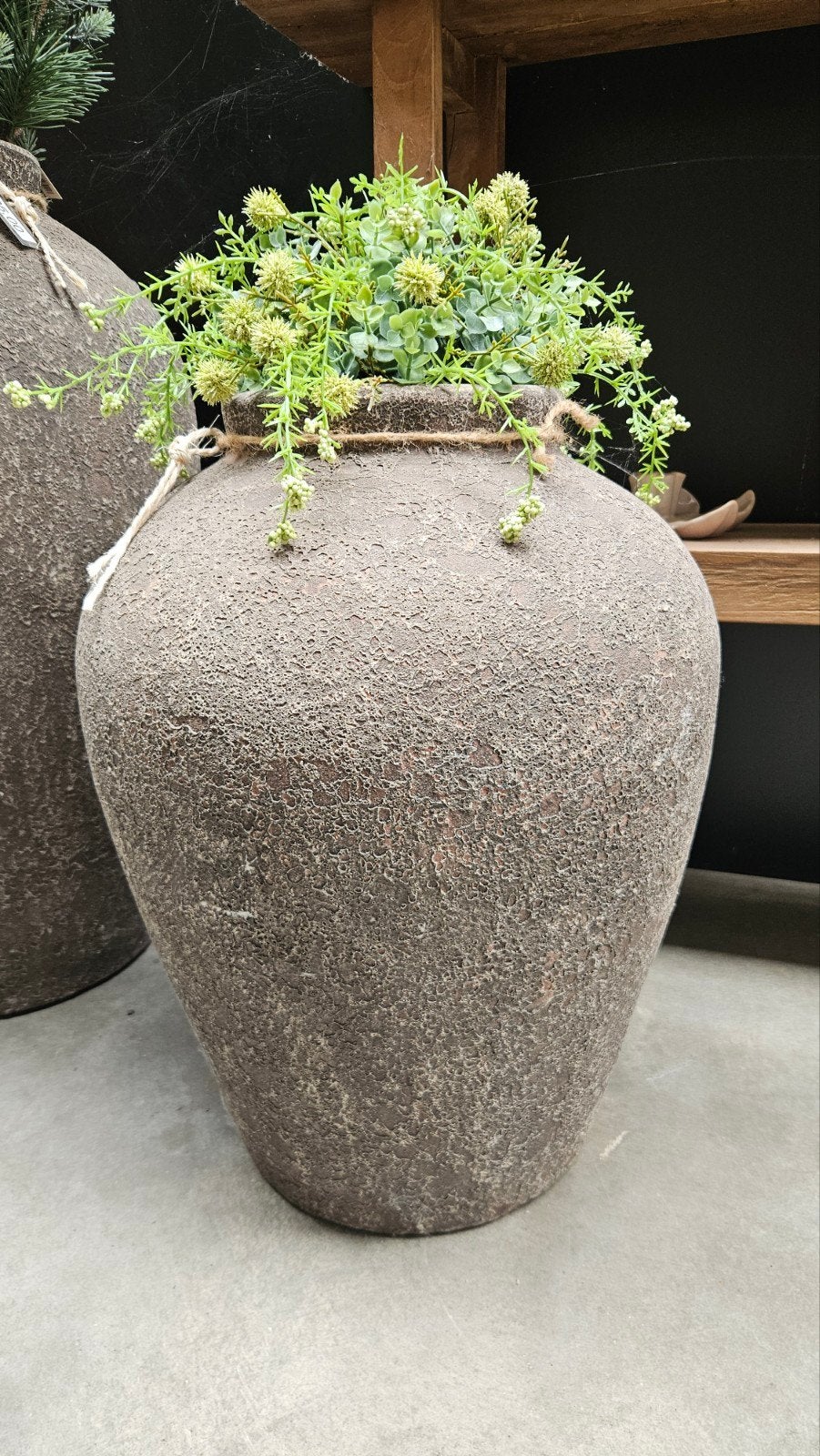 Grote pot/kruik met bloemwerk - Hoogte 60cm, Huis en Inrichting, Ophalen, Bruin, Inclusief decoratie, Nieuw