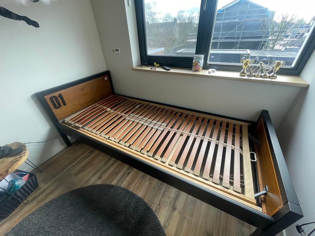 Eenpersoonsbed 90x200 met verstelbare lattenbodem, Ophalen, 90 cm, Eenpersoons, Zwart