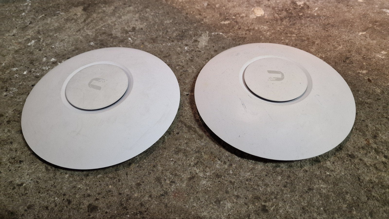 2x Ubiquiti UniFi Lite Access Points samen €40,-, Computers en Software, Accesspoints, Verzenden, Gebruikt, Ubiquiti