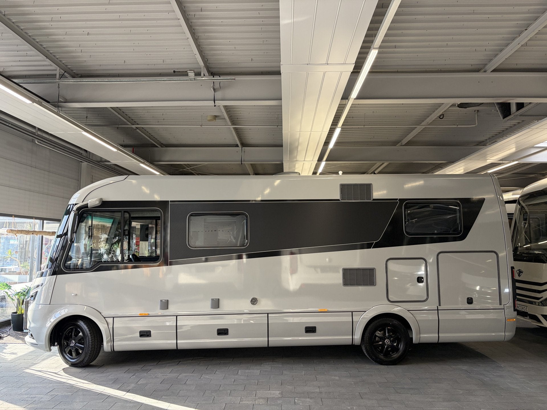 NIESMANN BISCHOFF ARTO 78E Mercedes Grijs zonder Hefbed, Niesmann+Bischoff, 7 tot 8 meter, Diesel, Mark@niesmannbischoff.nl