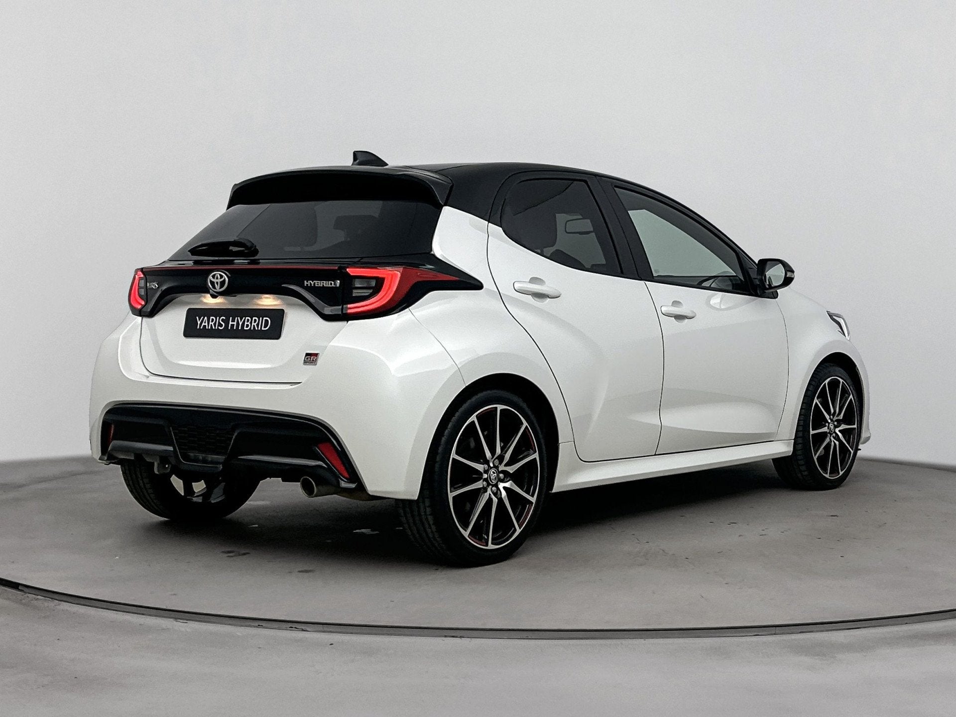 Toyota Yaris 1.5 Hybrid GR Sport | Stoelverwarming | HUD | K, Auto's, Toyota, 12 maanden, 450 kg, Gebruikt, 1490 cc
