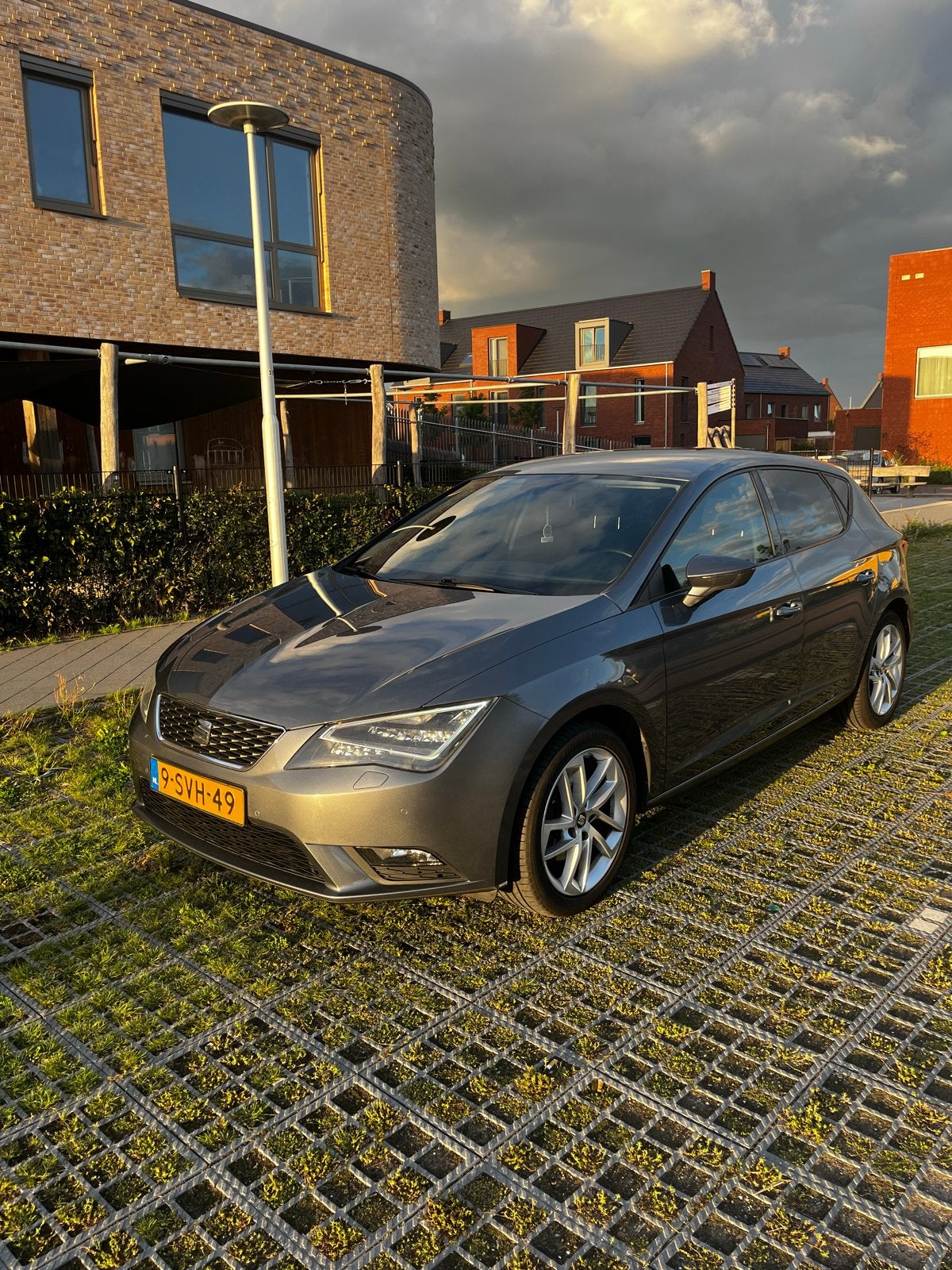 Seat Leon 2.0 TDI 16V 110KW DSG 2013 Grijs, Euro 5, 4 cilinders, Leon, 23 km/l