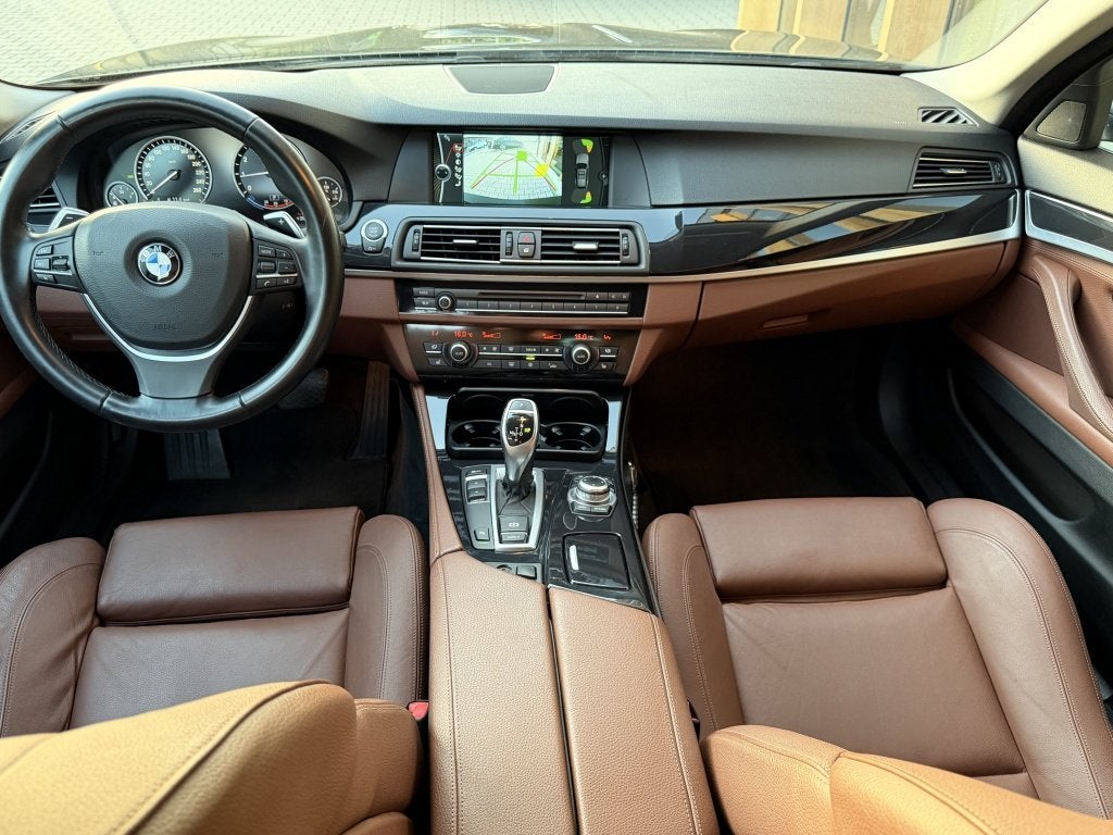 BMW 5 Serie Touring 520i High Executive (bj 2012, automaat), Auto's, Automaat, Euro 5, 15 km/l, Gebruikt