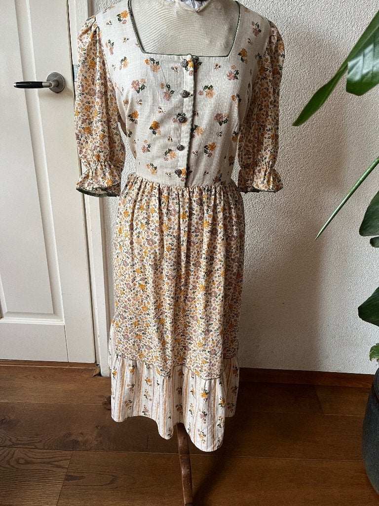 Vintage, Retro jurk, back to the sixties/seventies  maat 42, Kleding | Dames, Maat 42/44 (L), Ophalen of Verzenden, Overige thema's