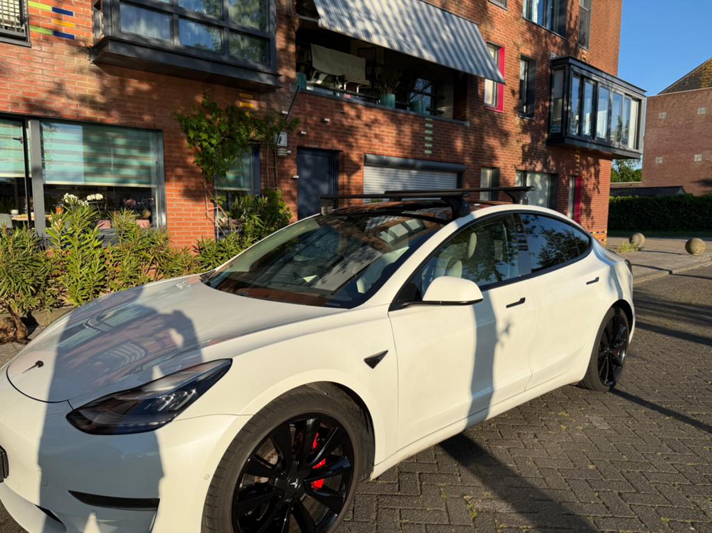Dakdragers Tesla Model 3 te huur – €25 per week, Auto diversen, Dakdragers, Ophalen, Zo goed als nieuw