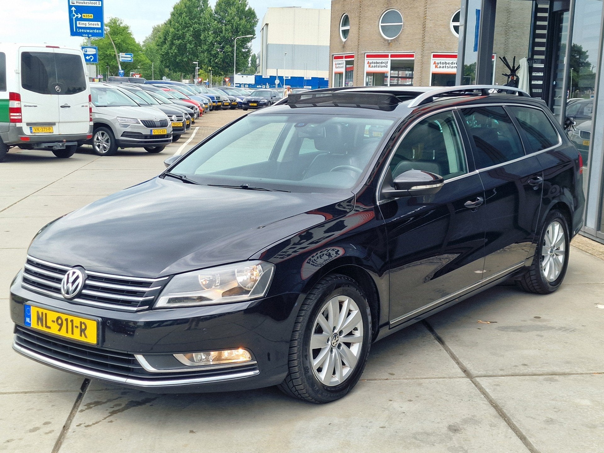 Volkswagen Passat Variant 2.0 TDI Highline BlueMotion - Pano, Voorwielaandrijving, Euro 5, 136 pk, Zwart