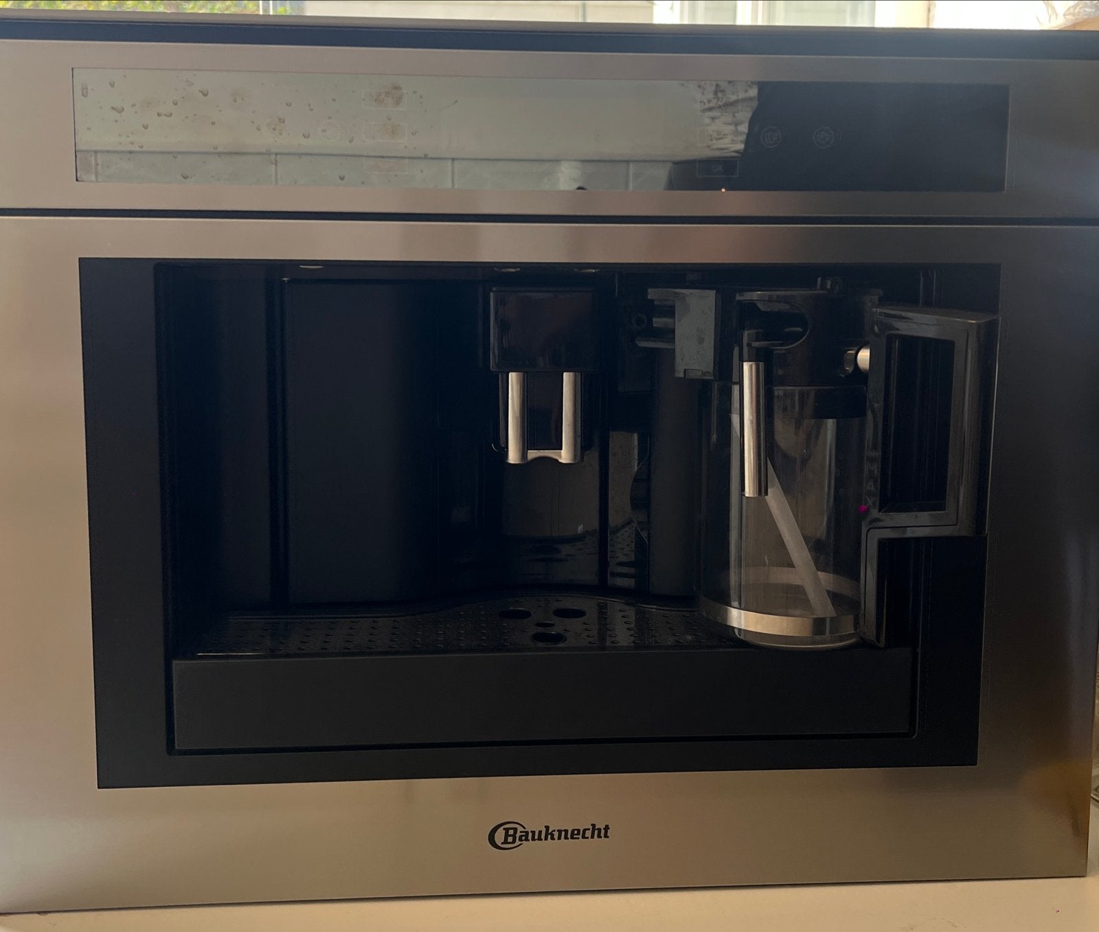 Bauknecht inbouw koffiemachine met bonenmaler, Afneembaar waterreservoir, Gebruikt, 10 kopjes of meer, Koffiemachine