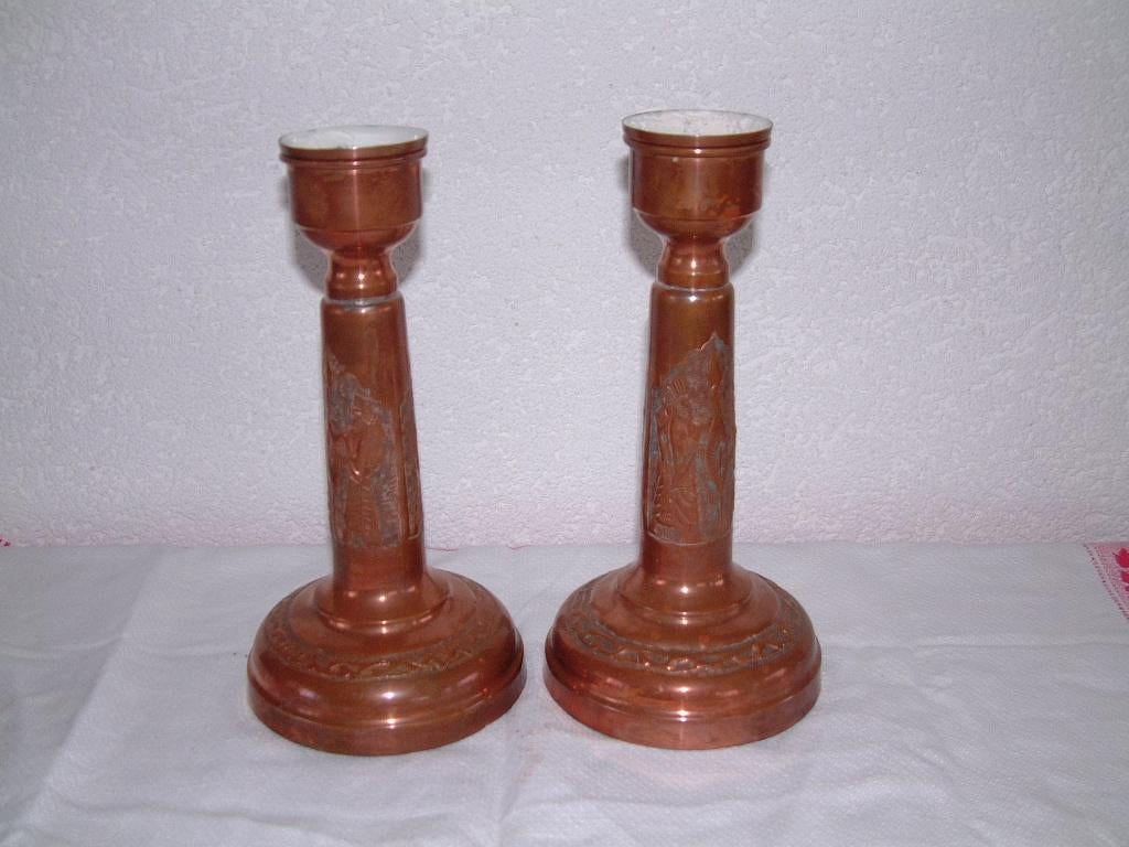 2 bewerkte oude koperen koper ? kandelaar kaarsenstander, Ophalen of Verzenden, Gebruikt, Brons of Koper, Minder dan 25 cm