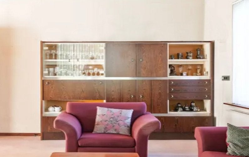 Prachtige vintage '70/'80 vitrinekast met aluminium accenten, Huis en Inrichting, Kasten | Vitrinekasten, Ophalen, Jaren 70/80