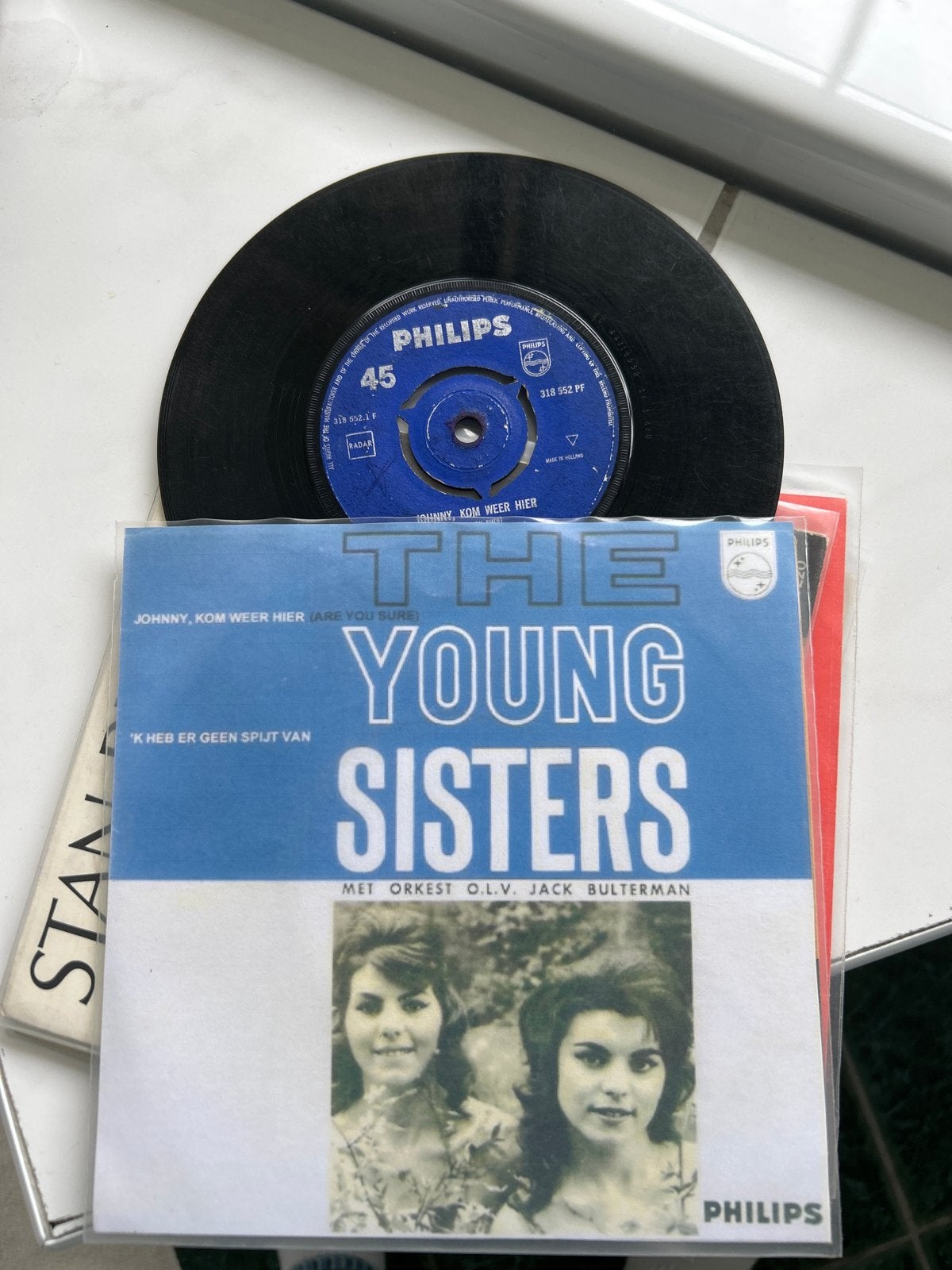 The Young Sisters - Johnny, Kom Weer Hier Single (Kopie), Cd's en Dvd's, Ophalen of Verzenden, Gebruikt, Nederlandstalig