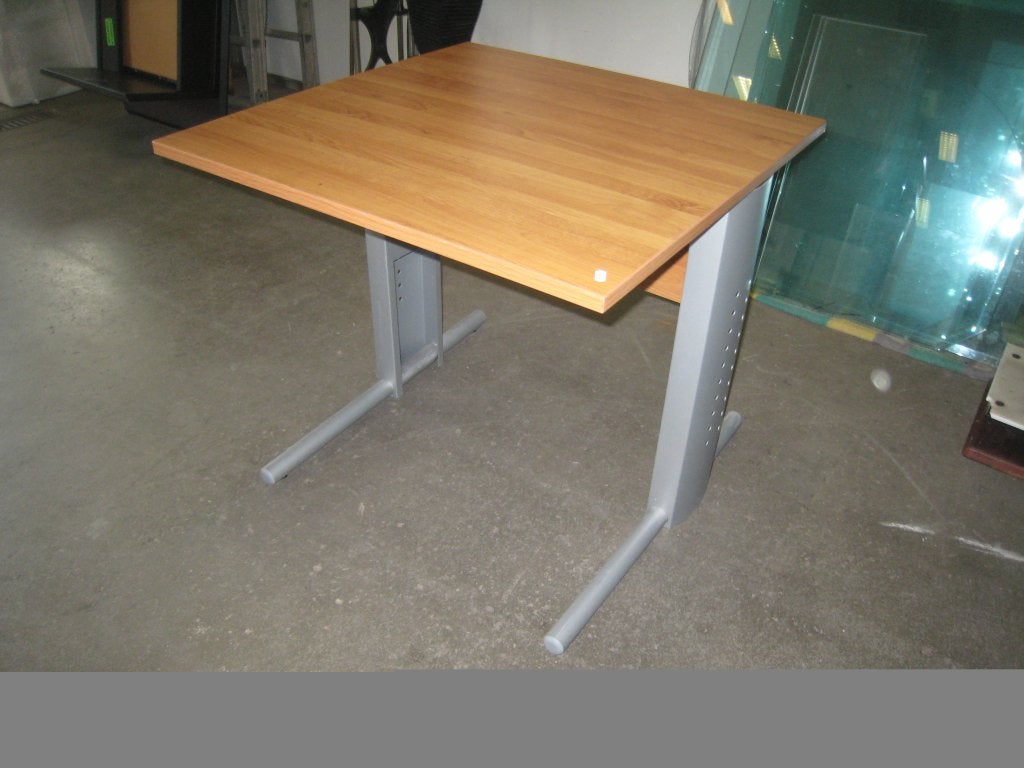 Klein modern kersen bureau, Niet ingevuld, Gebruikt, Niet ingevuld, Niet ingevuld