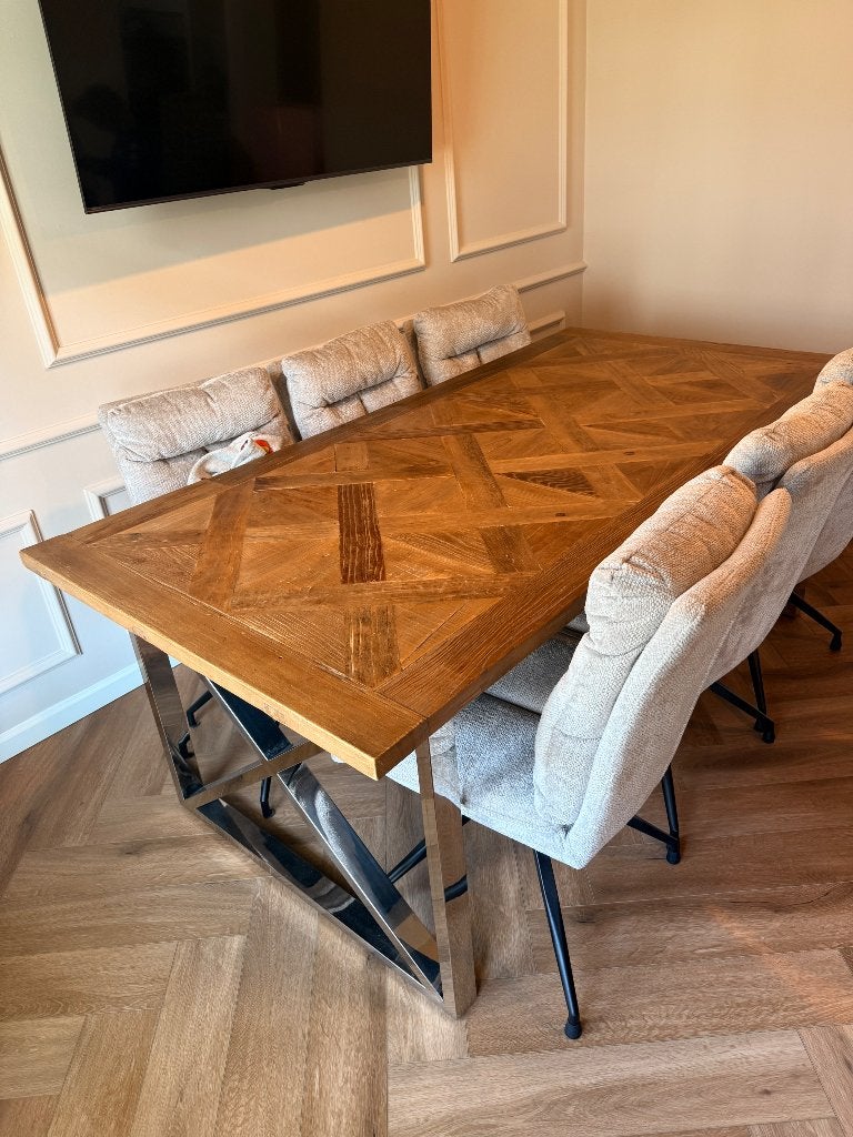 Eettafel (en eventueel salon tafel set)