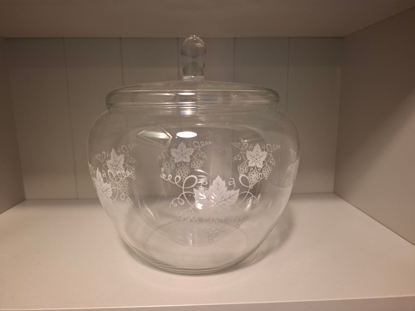 Glazen pot met deksel en druivenmotief, Ophalen of Verzenden, Zo goed als nieuw, Wit, Glas