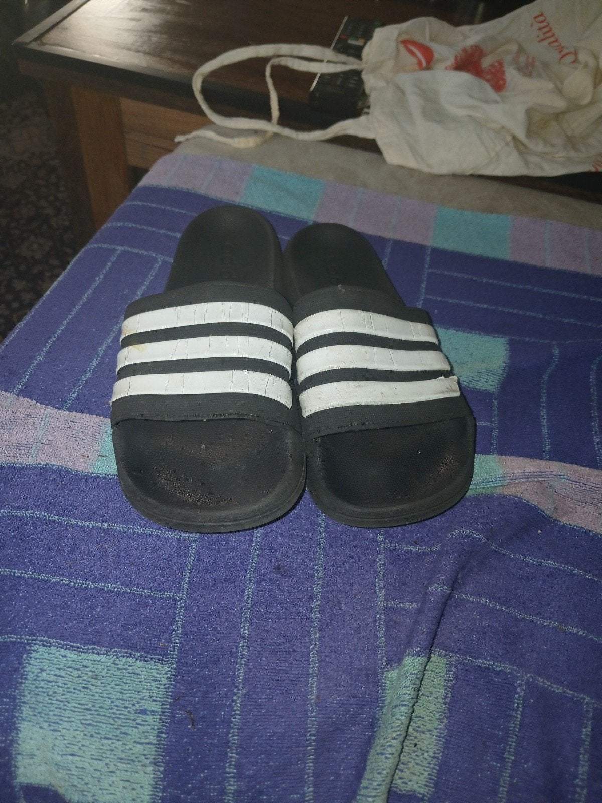 Adidas Slippers Maat 43 - Goede Staat, Zwart, Zo goed als nieuw, Adidas, Ophalen