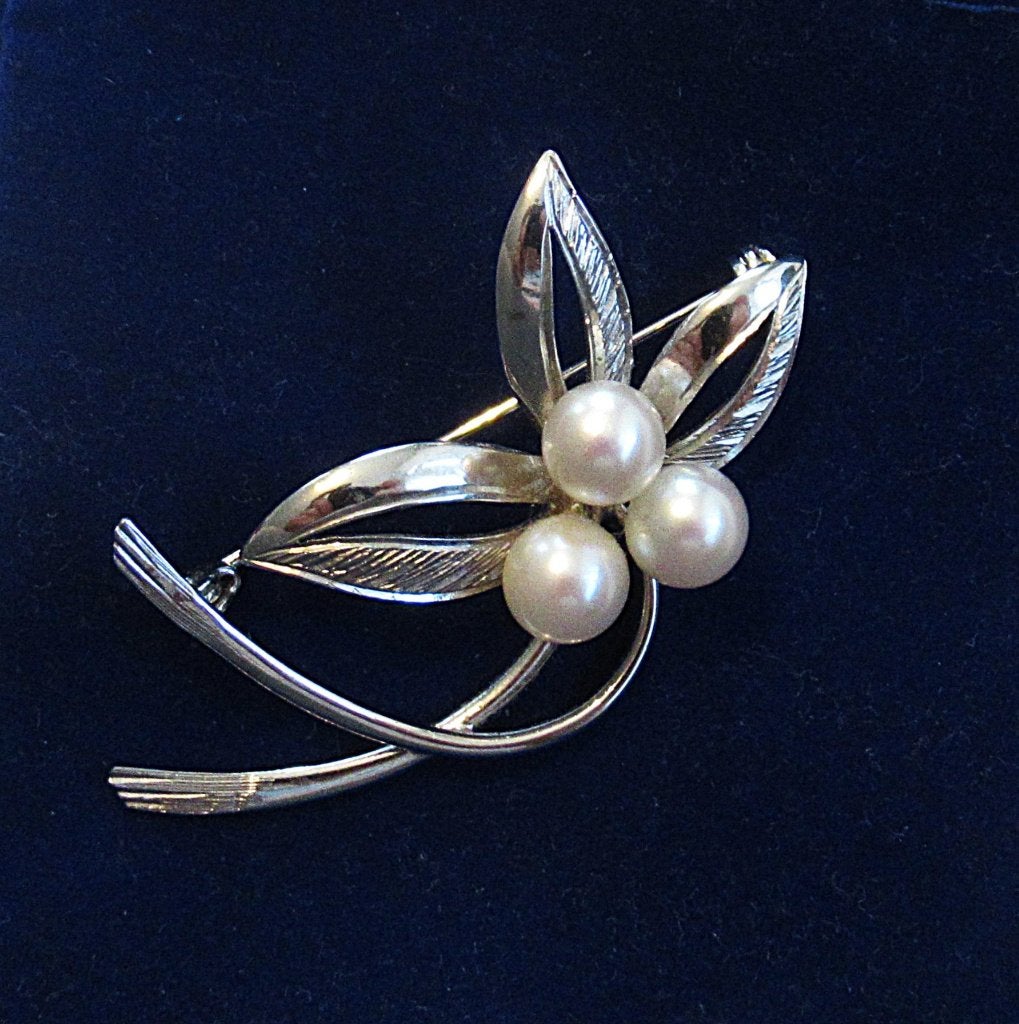 Vintage Japanse sterling zilver Parels broche, velours etui., Ophalen of Verzenden, Zo goed als nieuw, Met edelsteen, Zilver