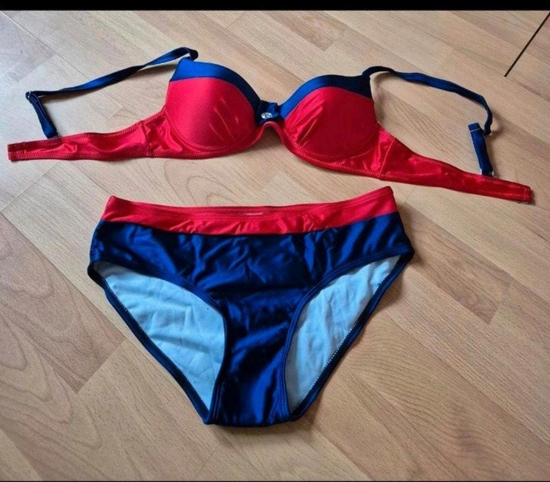 Nieuwe bikini maat M. Blauw met rood., Kleding | Dames, Ophalen of Verzenden, Nieuw, Blauw, Bikini