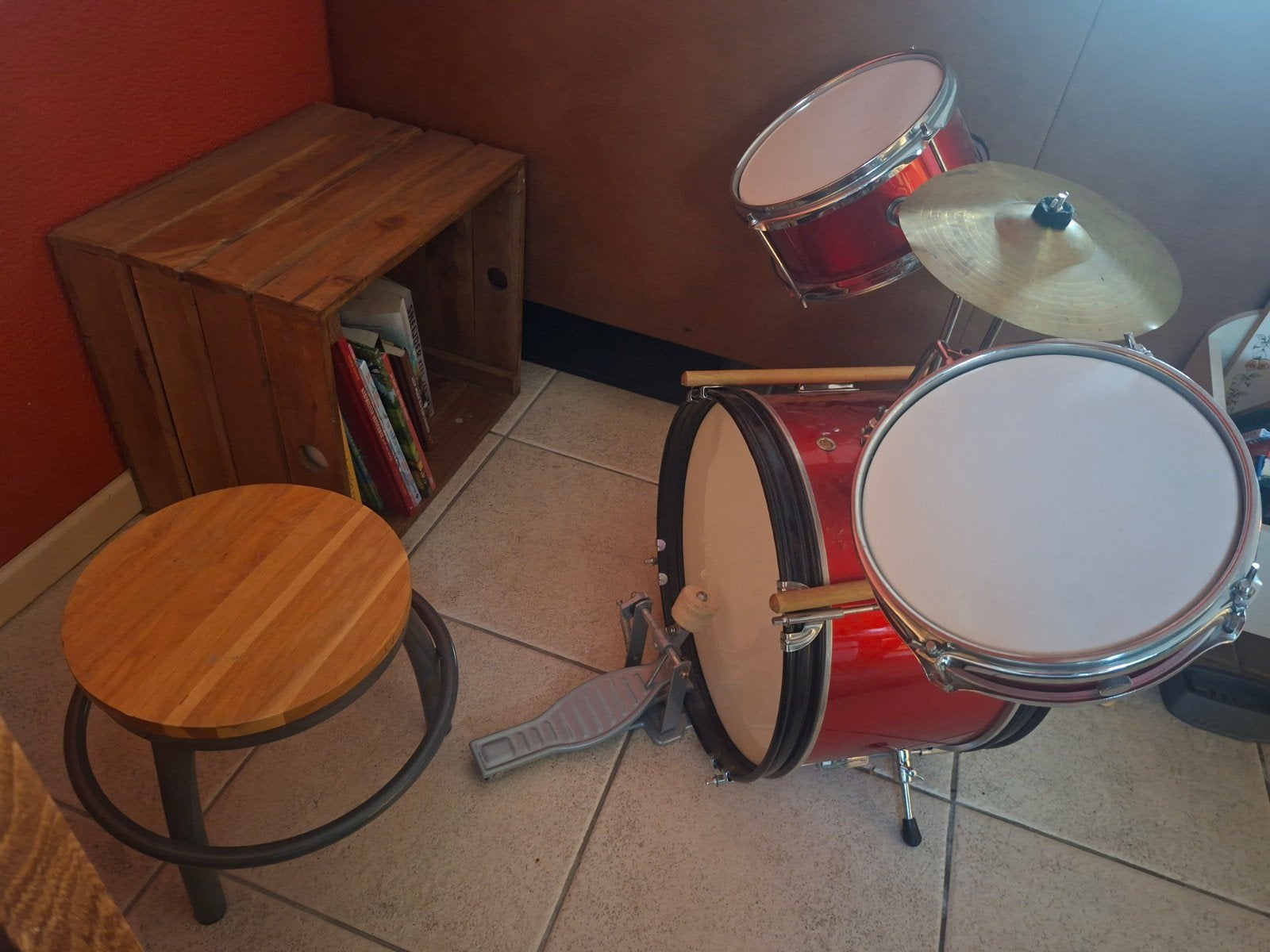 Kinderdrumstel met krukje en drumstokken - Zo goed als nieuw, Ophalen, Zo goed als nieuw, Overige merken