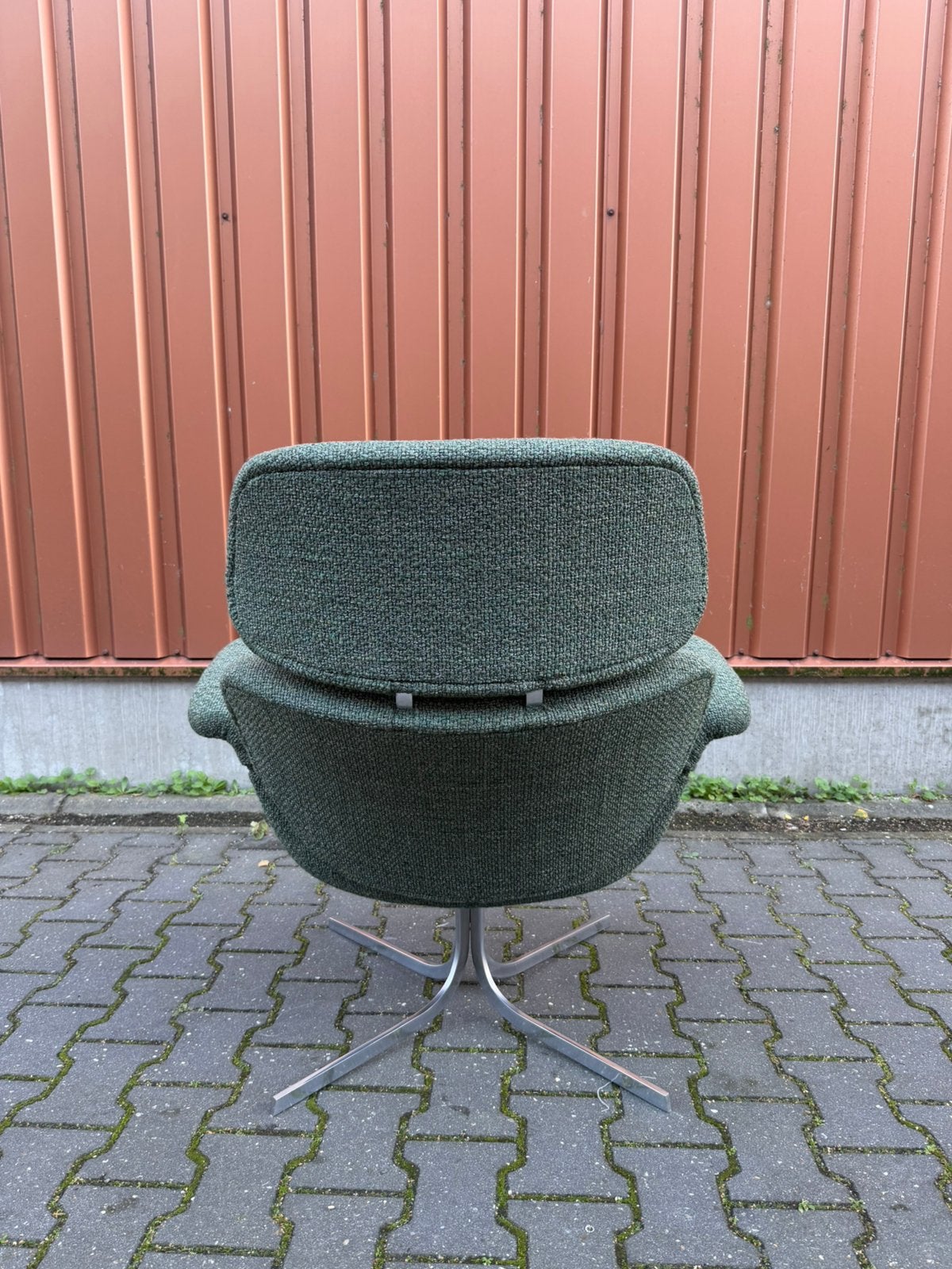 Set van 2x Artifort Big Tulip F545 op zwarte kruispoot, Luxe design, Nieuw, 75 tot 100 cm, Artifort