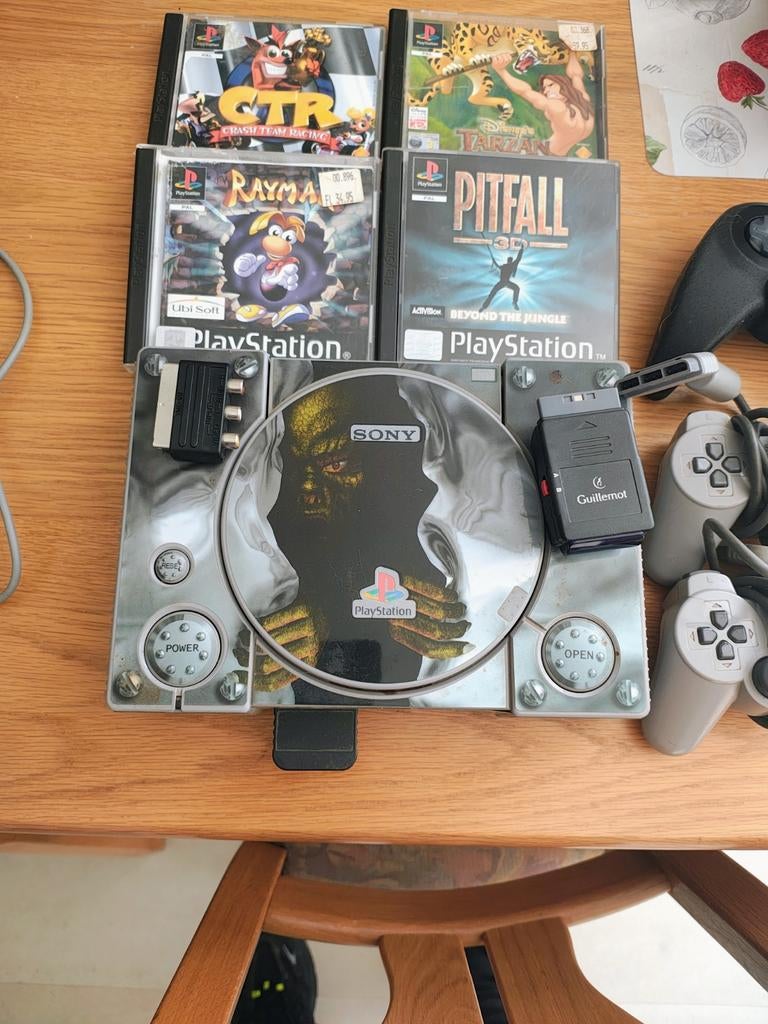 Werkende PlayStation 1 met originele en gebrande spellen, Spelcomputers en Games, Spelcomputers | Sony PlayStation 1, Ophalen