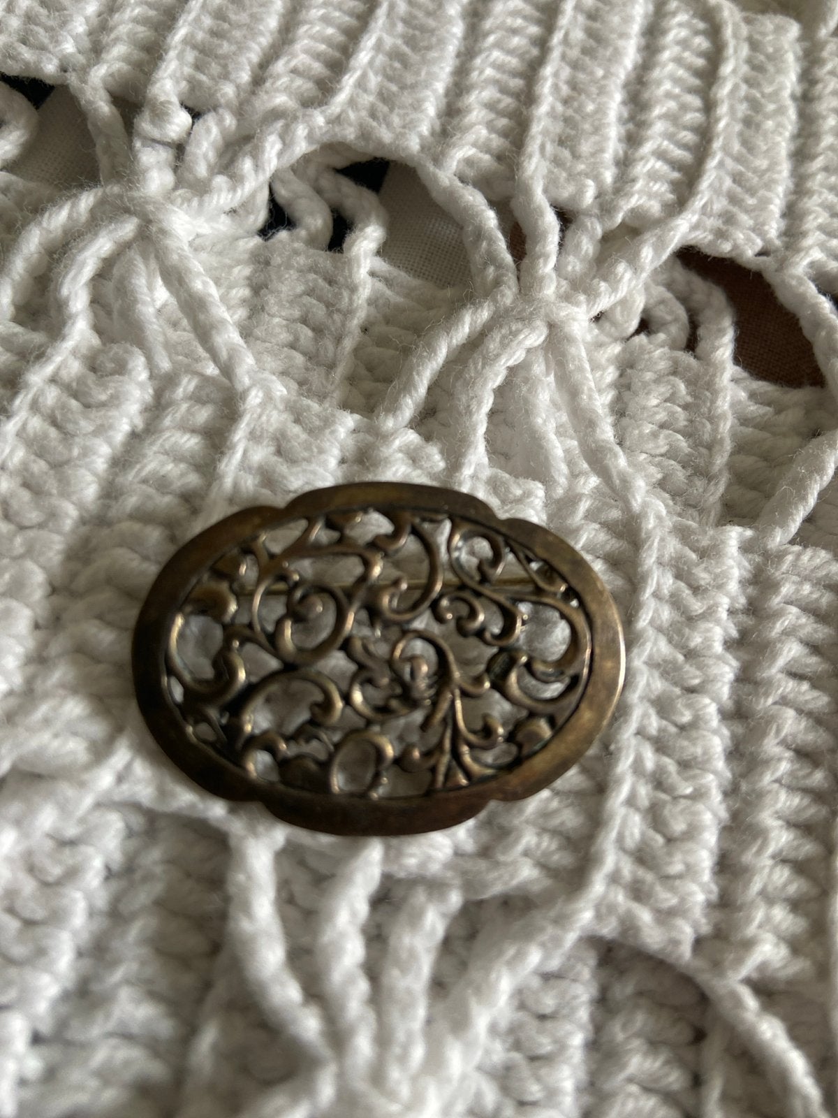 Vintage Broche Bronskleurig met Sierlijk Filigraan Patroon, Sieraden, Tassen en Uiterlijk, Broches, Ophalen, Brons, 4 tot 7 cm