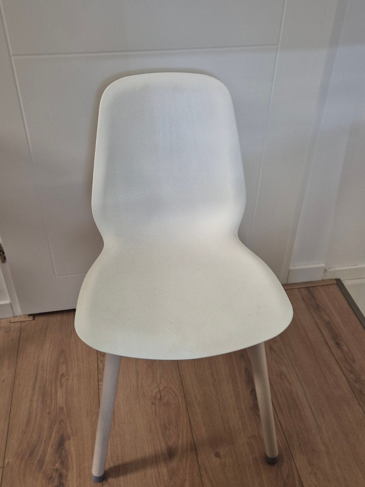 4 witte kunstof ikea stoelen, Ophalen, Wit