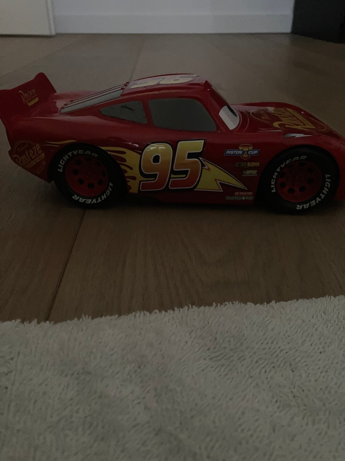 Mattel Disney Pixar Cars Bliksem McQueen met geluid en licht, Ophalen of Verzenden, Gebruikt