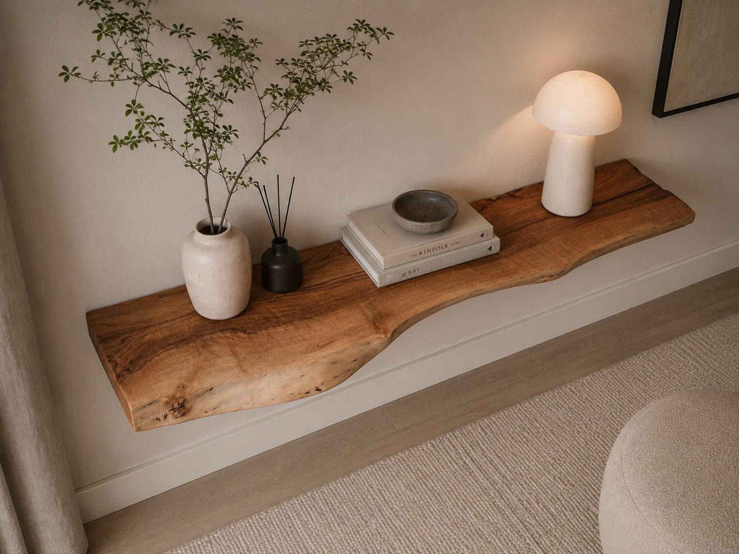 Te koop! Prachtige notenhouten wandplank met live edge, Ophalen, Nieuw