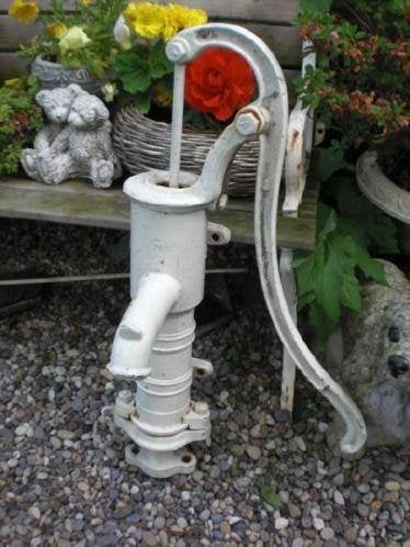 TUINTIP * DECORATIEVE TUIN POMP * Oudje *, Ophalen