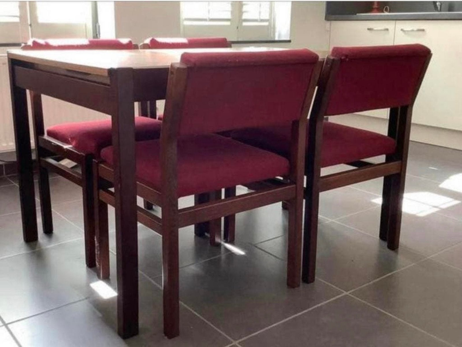 PASTOE EETTAFEL & 4 STOELEN (SA07) ONTWERP: CEES BRAAKMAN, Ophalen, Huis en Inrichting