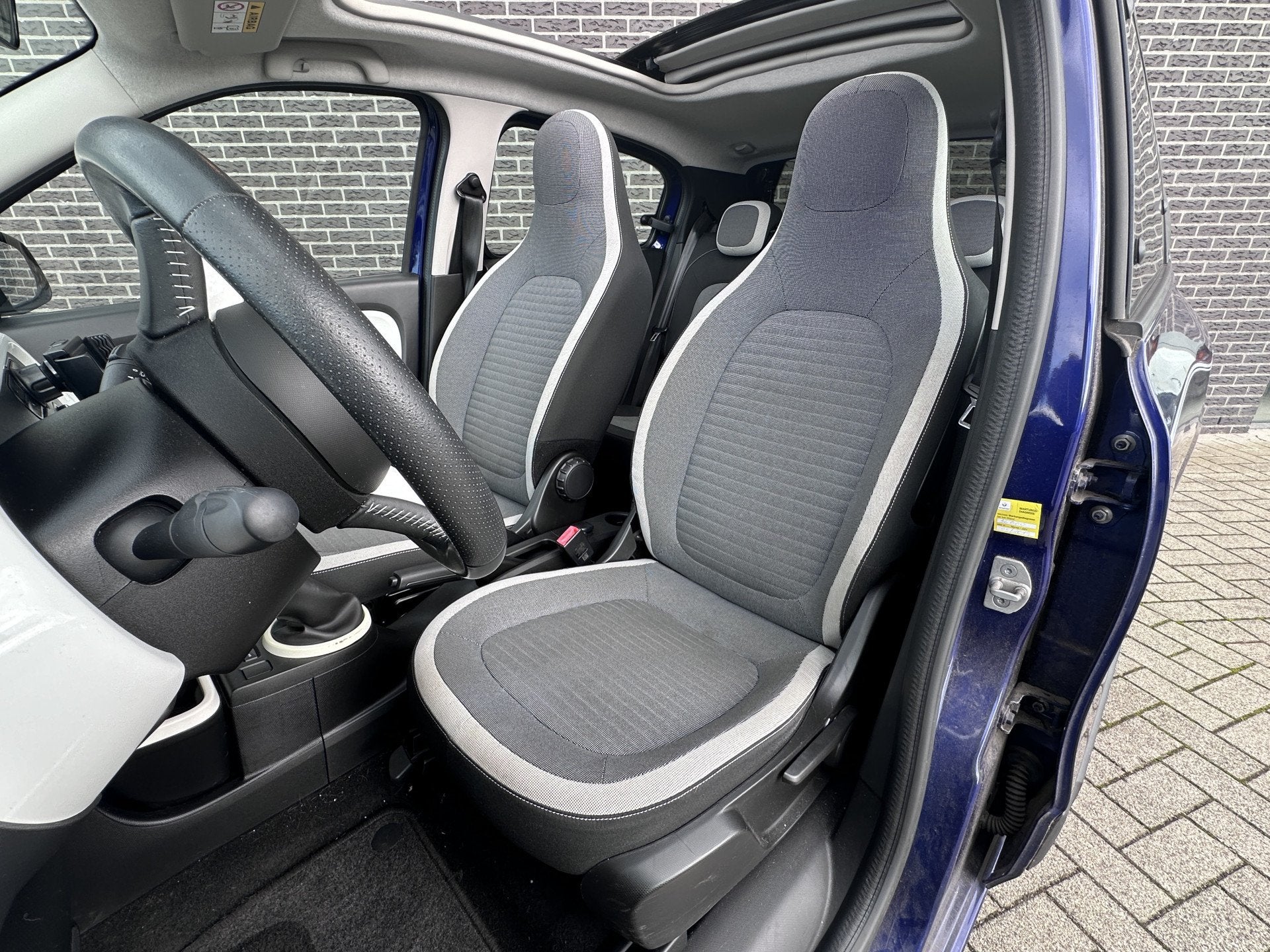 Renault Twingo 1.0 SCe Dynamique | Vouwdak | Airco | Radio, Auto's, 839 kg, Gebruikt, Euro 6, Overige kleuren