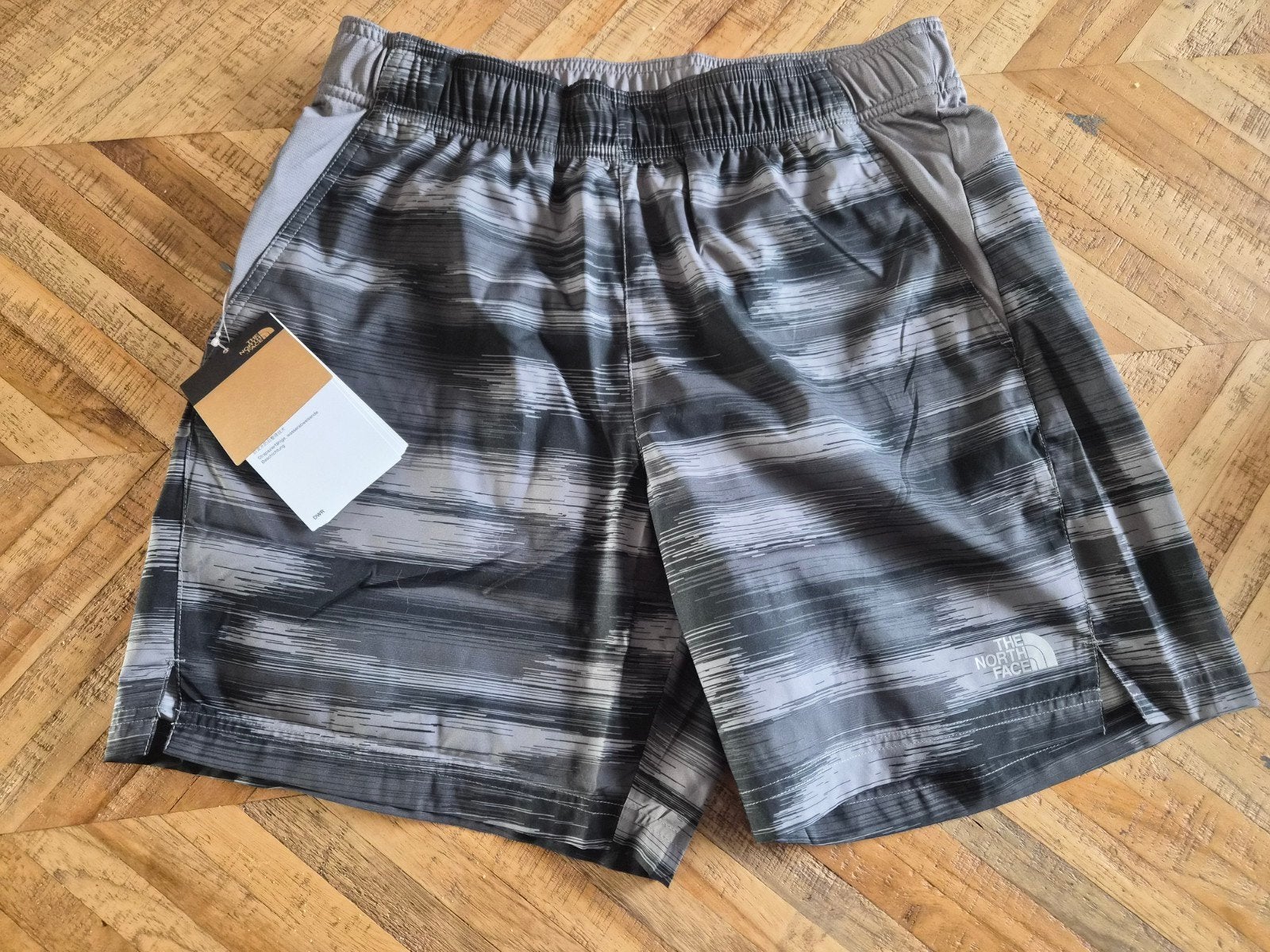 The North Face sportshort heren - Maat M, Kleding | Heren, Sportkleding, Maat 48/50 (M), Nieuw, Ophalen of Verzenden, Hardlopen of Fietsen